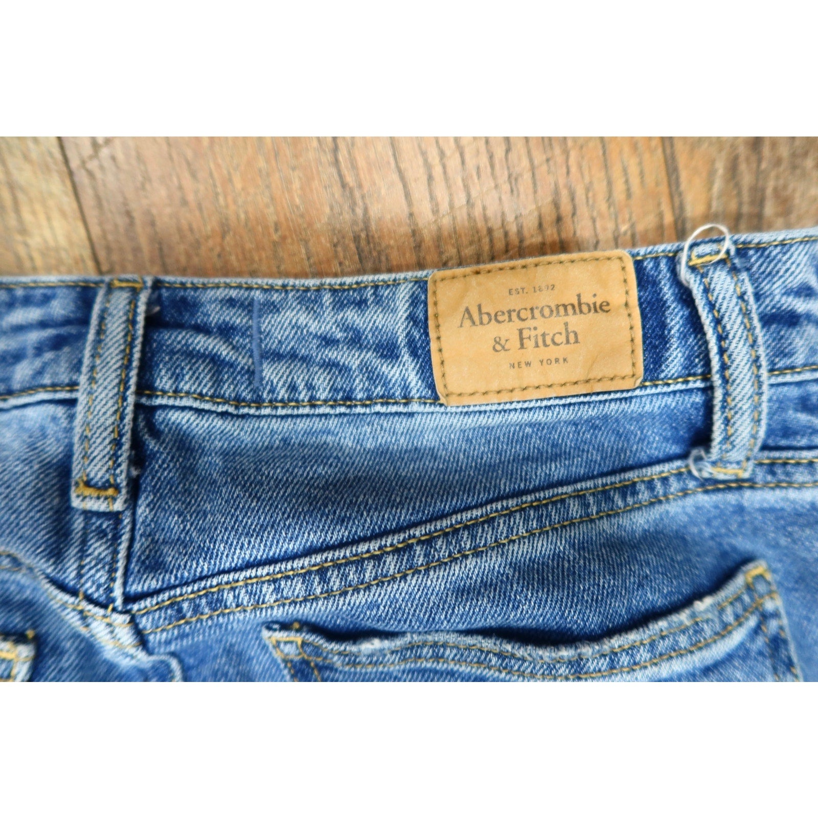 Abercrombie Mom Fitted Jeans 26/2R