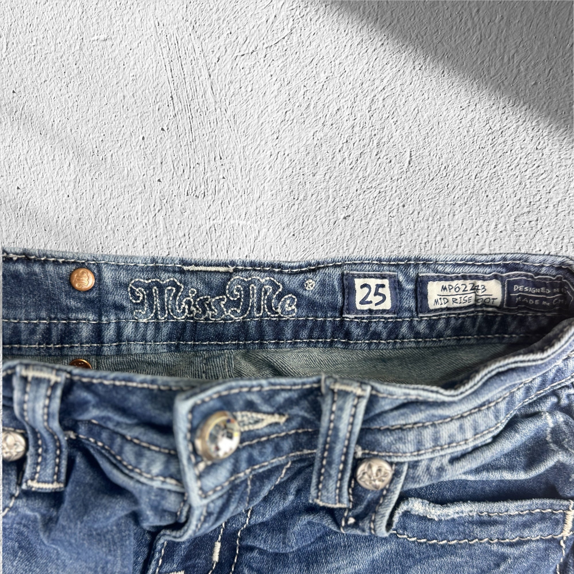 Miss Me MP6224B Women’s Y2K Jeans Size 25x34